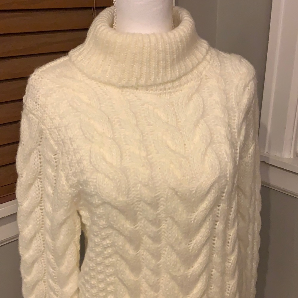NWT White Knit Francesca’s Sweater